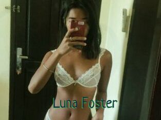 Luna_Foster